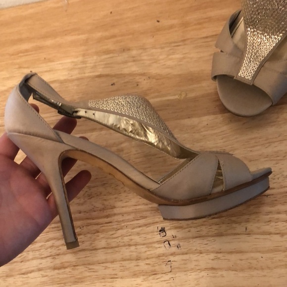 Glint Gold Sequin and Satin Heels Size 6.5 - Picture 9 of 14